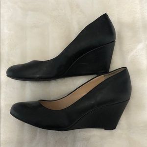 Black wedges